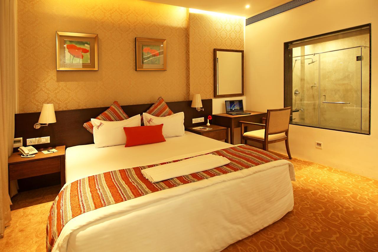 Hotel Preeti Executive Szatara Kültér fotó