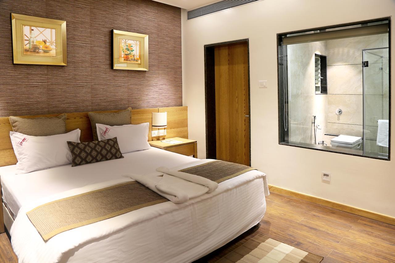 Hotel Preeti Executive Szatara Kültér fotó