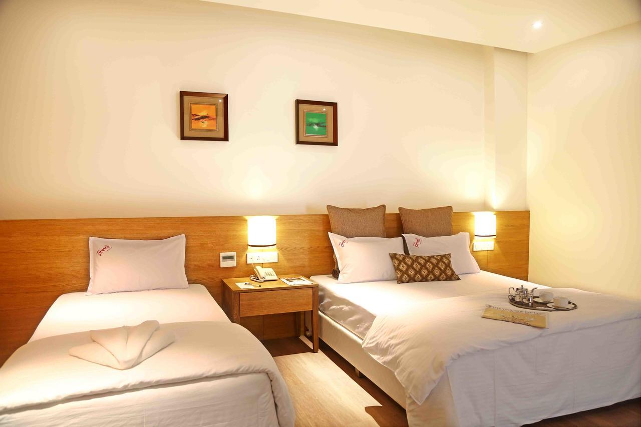 Hotel Preeti Executive Szatara Kültér fotó